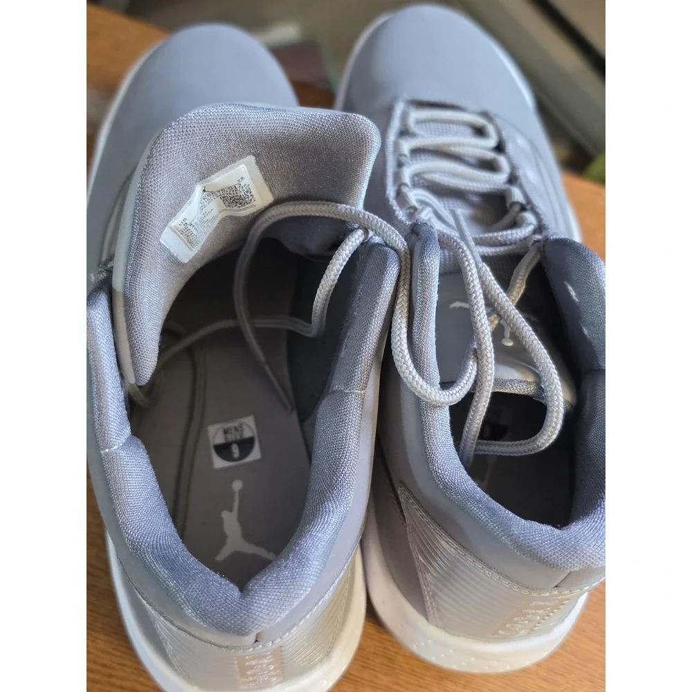 Nike Air Jordan Max‎ Aura 2 Medium Grey/White/Cool Grey, Size 9 **CLEAN**/No Box
